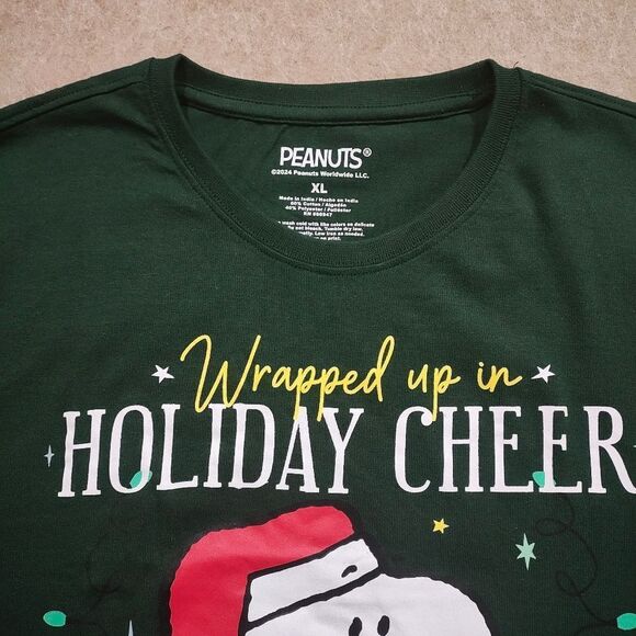 Peanuts Festive Snoopy Holiday Christmas T-shirt #G - Picture 3 of 4